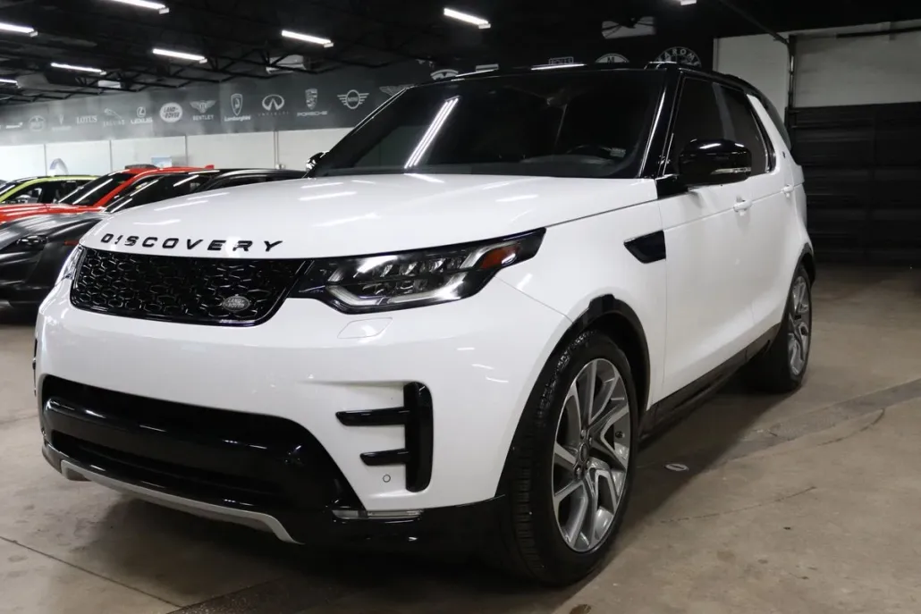 2020 Land Rover Discovery Landmark photo 1
