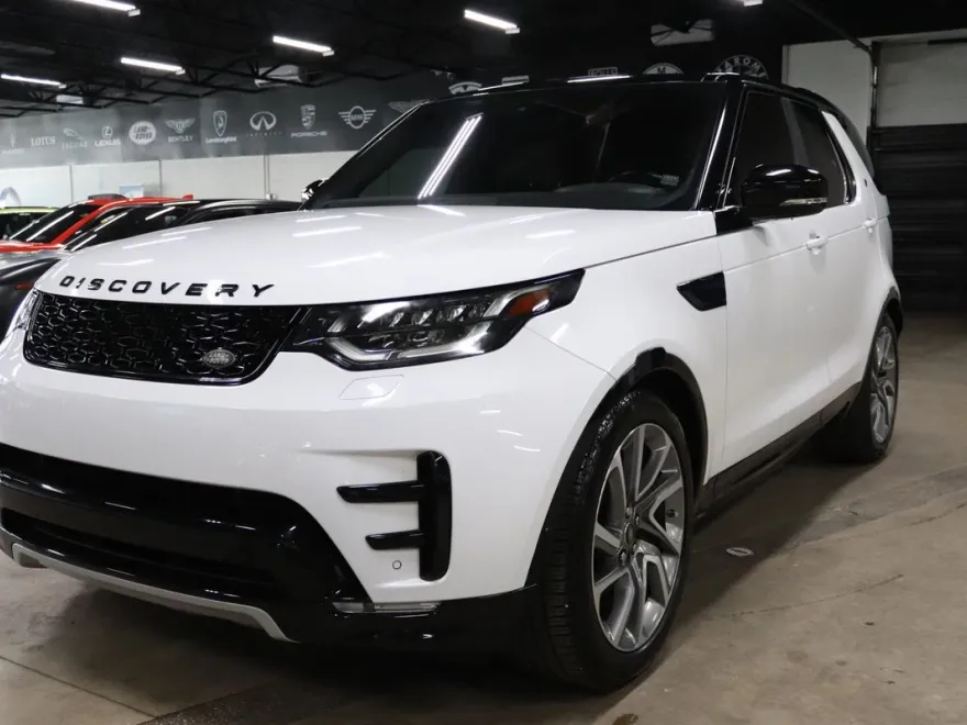2020 Land Rover Discovery Landmark photo 1
