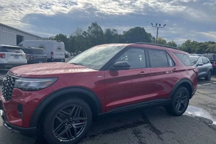2025 Ford Explorer ST-Line photo 1