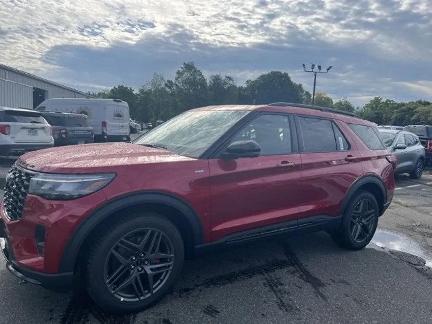 2025 Ford Explorer ST-Line photo 1