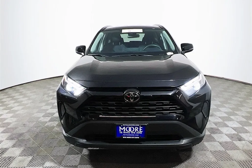 2025 Toyota RAV4 Hybrid XLE photo 1