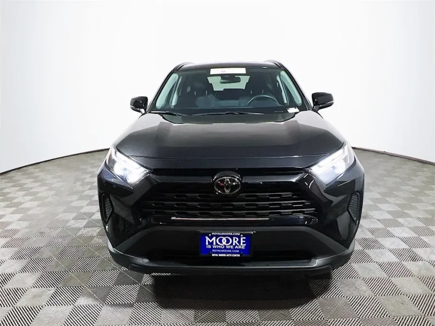2025 Toyota RAV4 Hybrid XLE photo 1