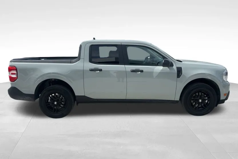 2024 Ford Maverick XL photo 1