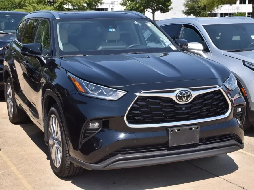 2022 Toyota Highlander Limited photo 1