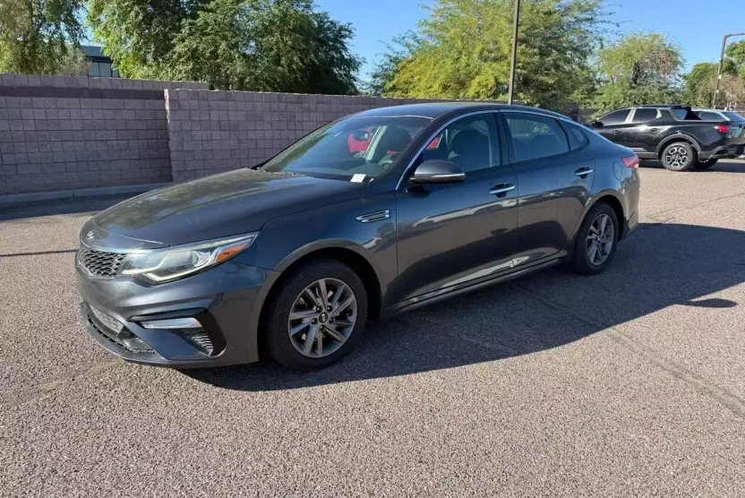2020 Kia Optima LX photo 1