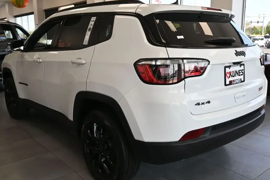 2025 Jeep Compass Latitude photo 1