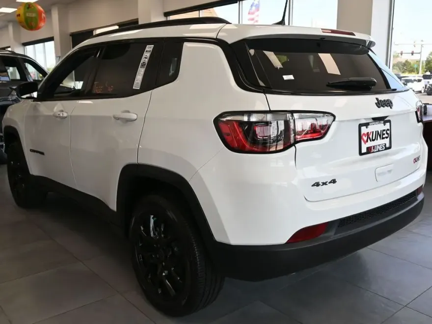 2025 Jeep Compass Latitude photo 1