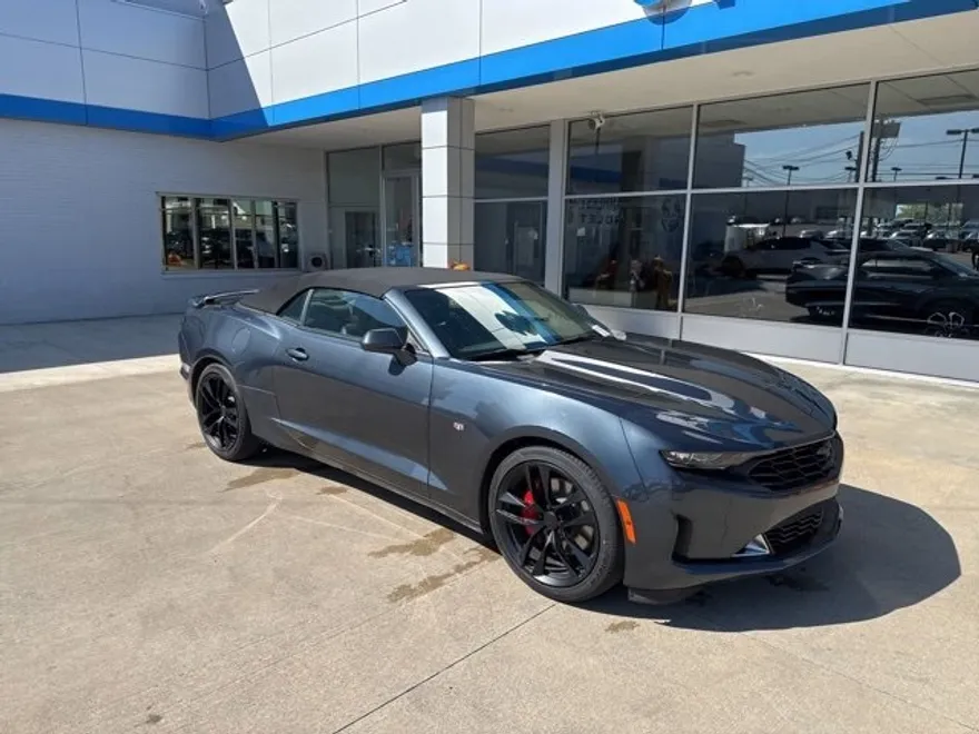 2023 Chevrolet Camaro 1LT photo 1