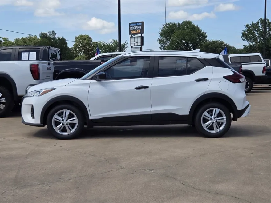 2025 Nissan Kicks Play S photo 1