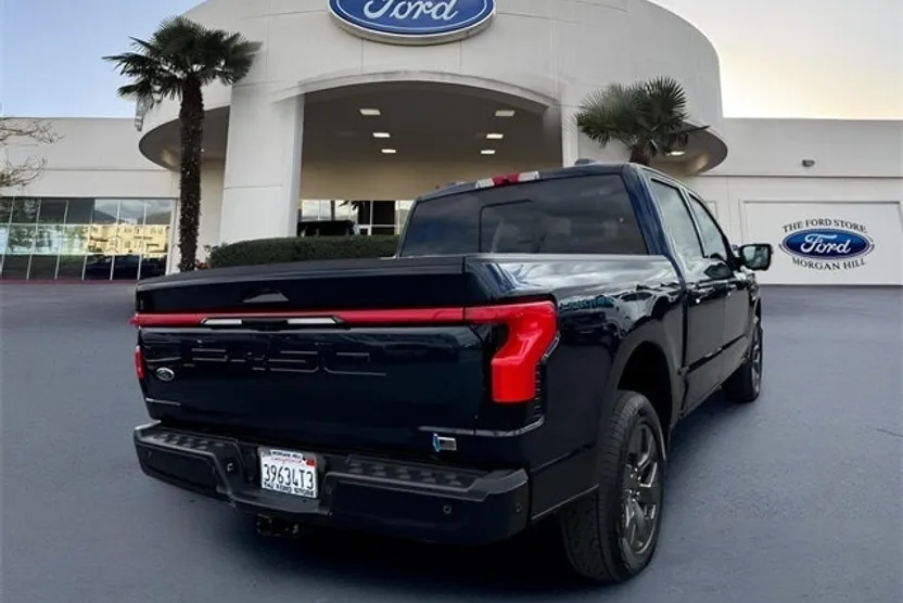 2023 Ford F-150 Lightning Lariat photo 1