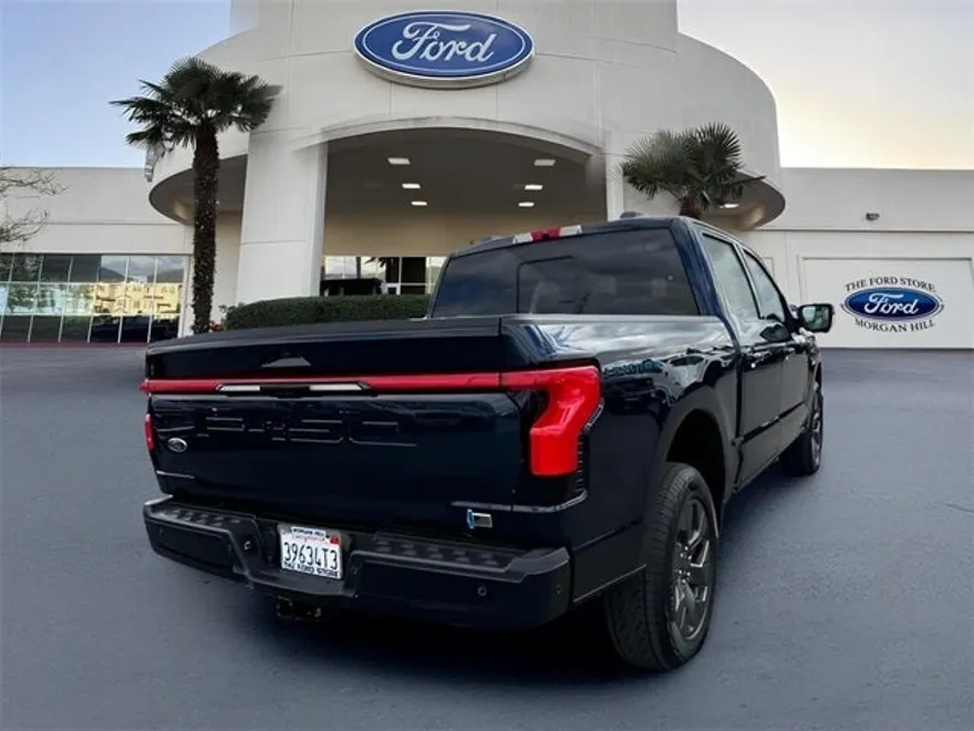 2023 Ford F-150 Lightning Lariat photo 1