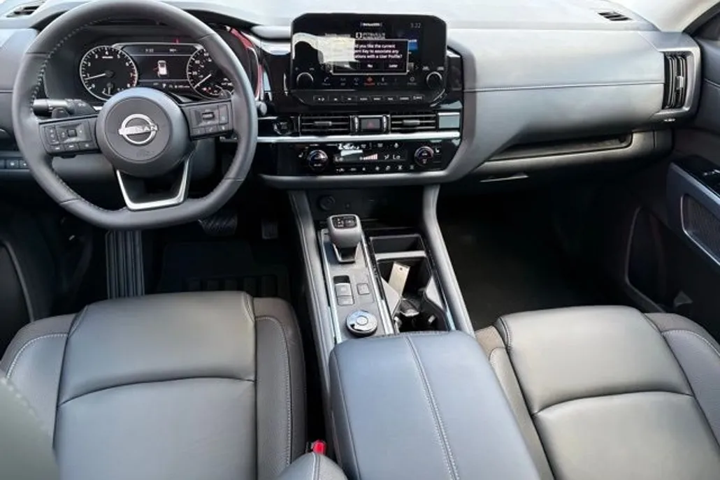 2025 Nissan Pathfinder SL photo 1