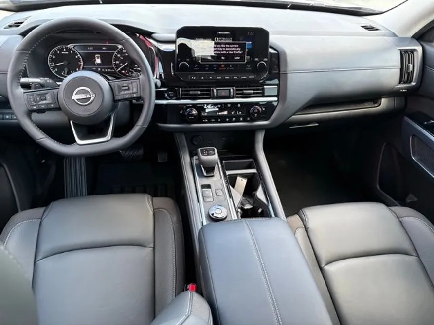 2025 Nissan Pathfinder SL photo 1