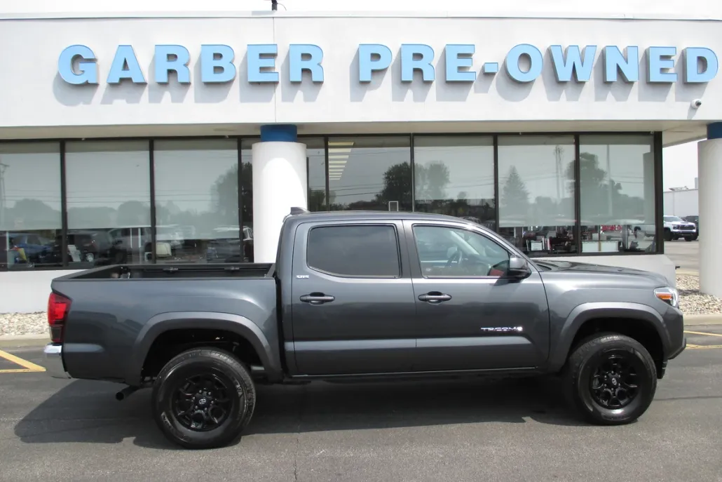 2022 Toyota Tacoma SR5 V6 photo 1