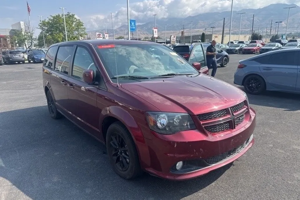 2020 Dodge Grand Caravan GT photo 1