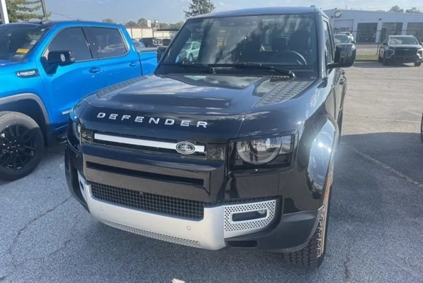 2025 Land Rover Defender 110 S photo 1