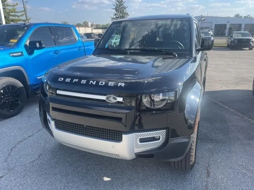 2025 Land Rover Defender 110 S photo 1