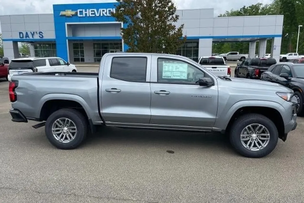 2025 Chevrolet Colorado Work Truck LT photo 1