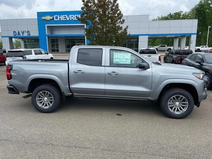 2025 Chevrolet Colorado Work Truck LT photo 1
