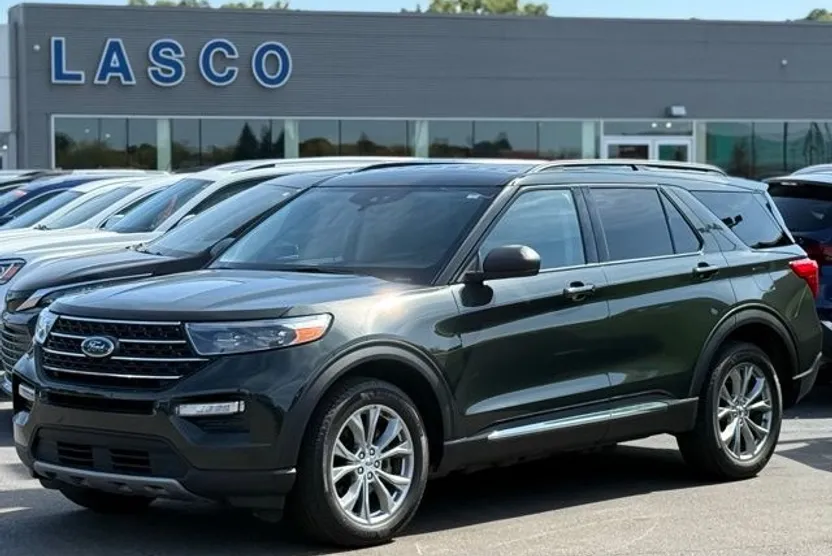 2022 Ford Explorer XLT photo 1