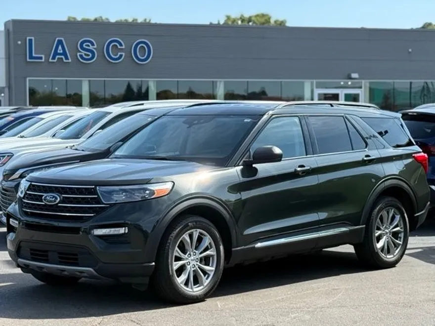 2022 Ford Explorer XLT photo 1