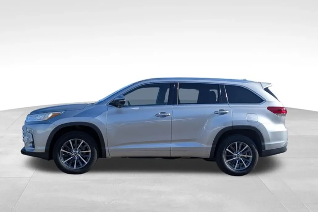 2018 Toyota Highlander SE photo 1