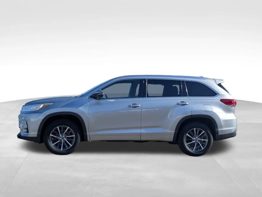 2018 Toyota Highlander SE photo 1