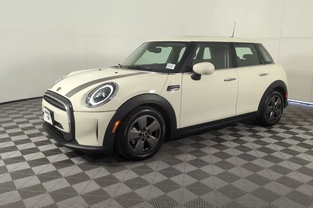 2023 Mini Cooper 4 Door Hardtop photo 1