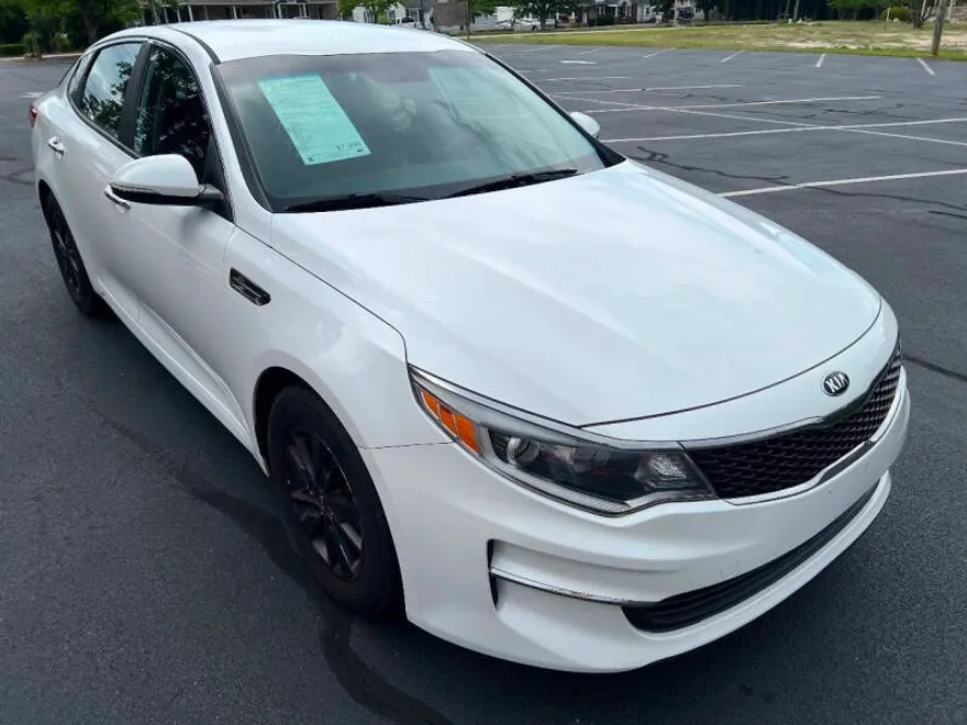 2016 Kia Optima LX photo 1