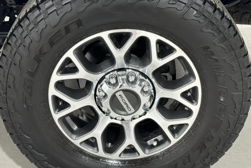 2020 Ford F-250 Lariat FX4 photo 1