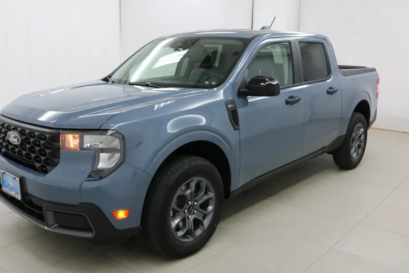 2025 Ford Maverick XLT photo 1