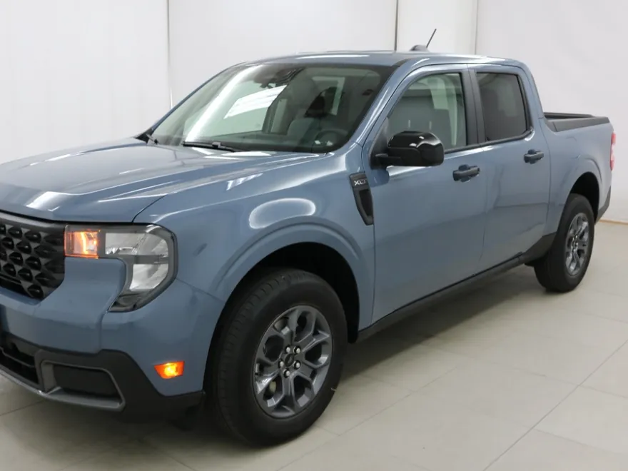 2025 Ford Maverick XLT photo 1