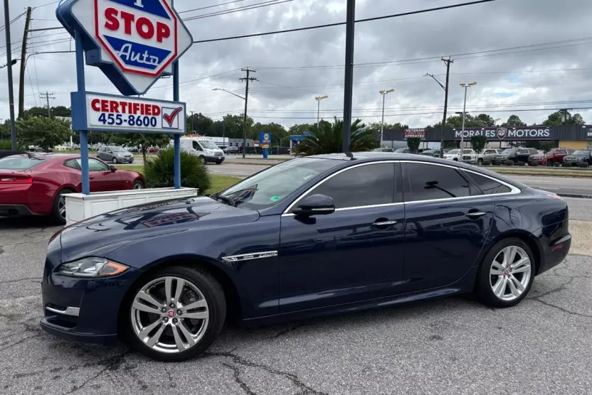 2016 Jaguar XJ photo 1