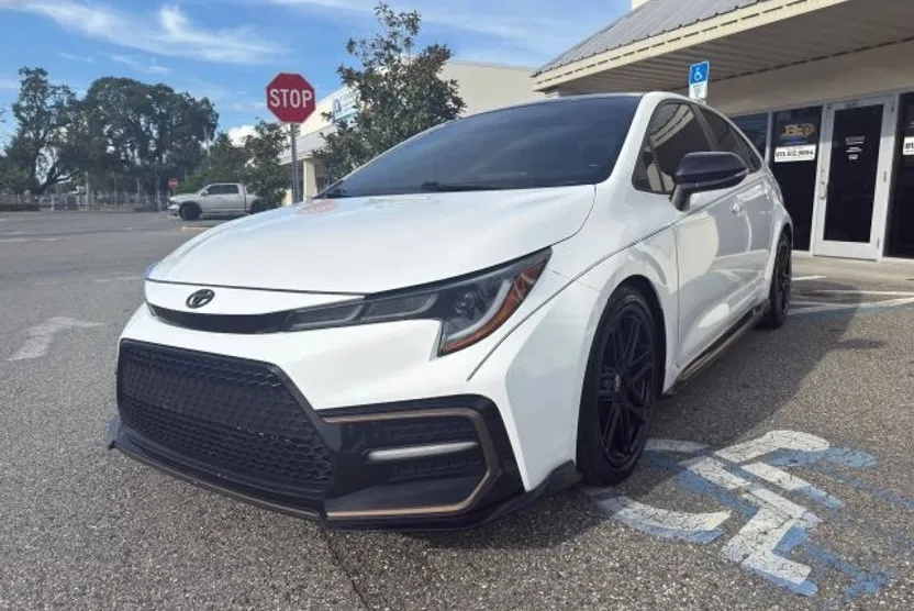 2021 Toyota Corolla SE photo 1