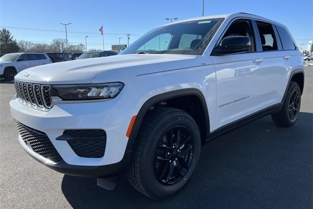 2025 Jeep Grand Cherokee Laredo photo 1