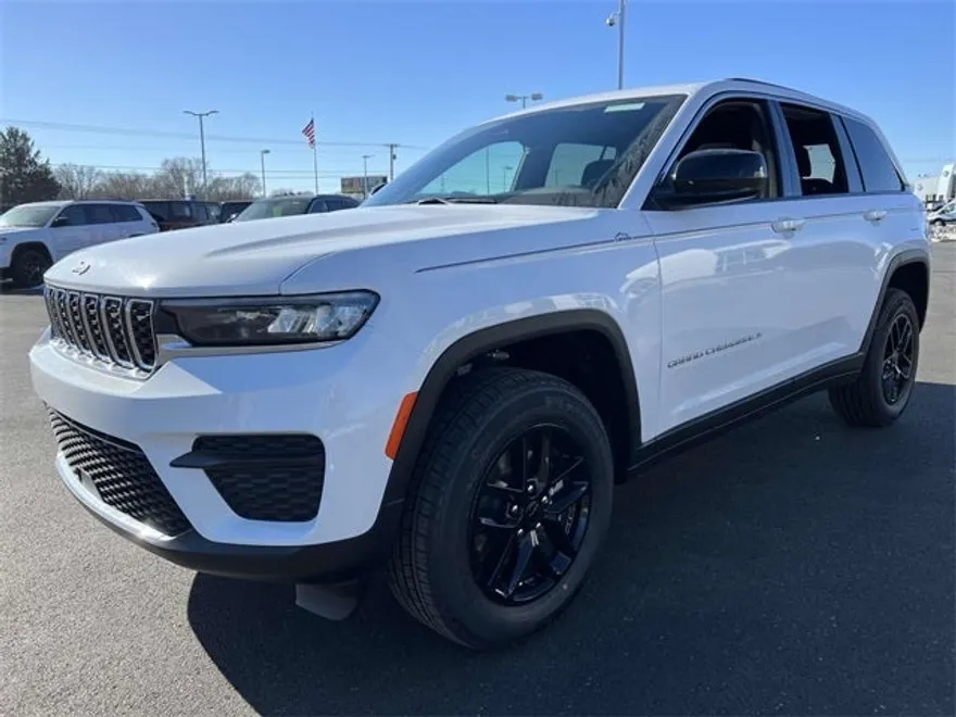 2025 Jeep Grand Cherokee Laredo photo 1