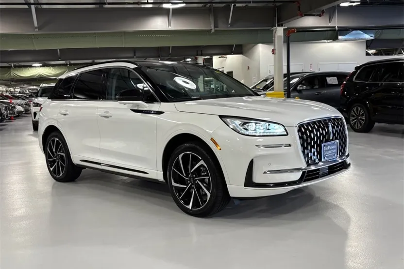 2025 Lincoln Corsair Grand Touring photo 1