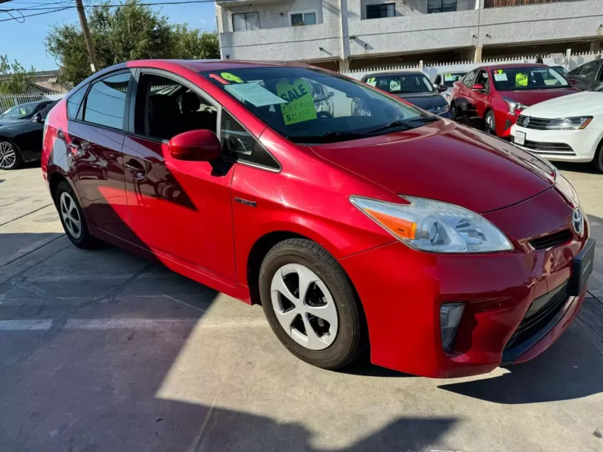 2014 Toyota Prius Four photo 2