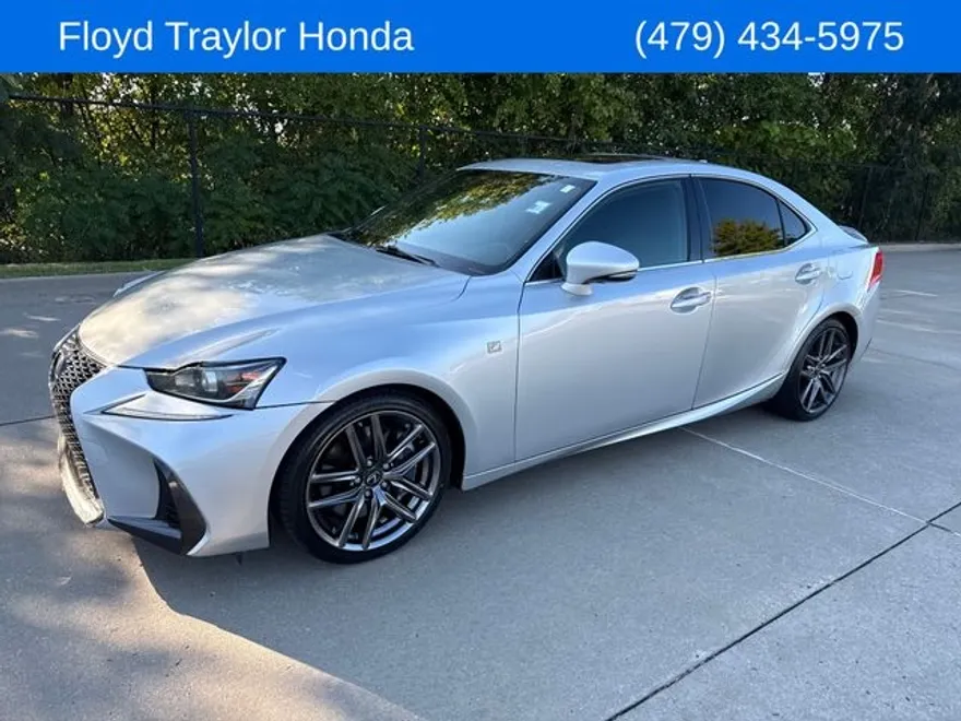 2017 Lexus IS 200t photo 1