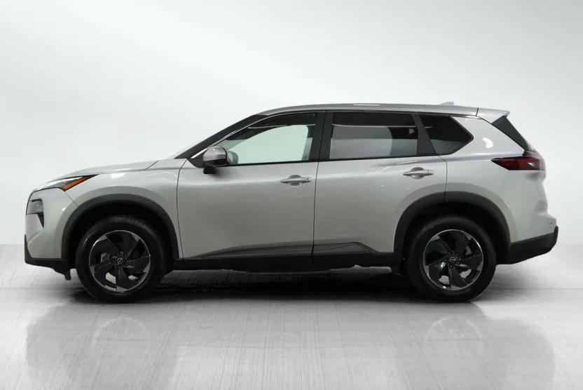 2024 Nissan Rogue SV photo 1