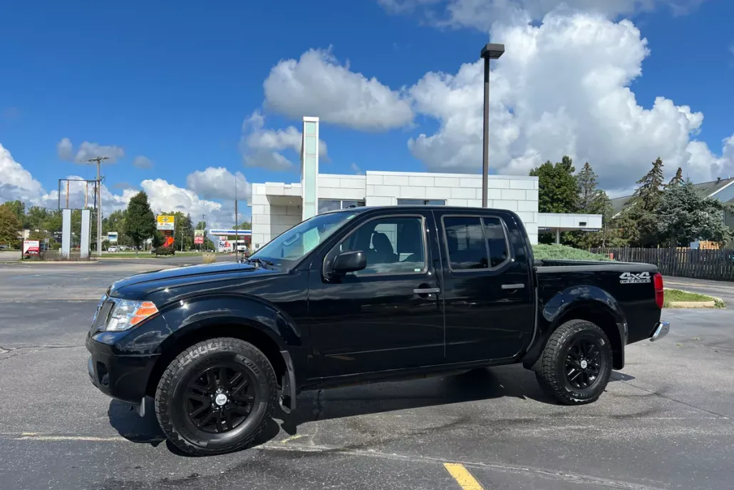2014 Nissan Frontier Crew Cab SV photo 1