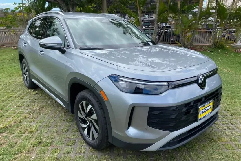 2025 Volkswagen Tiguan S photo 1