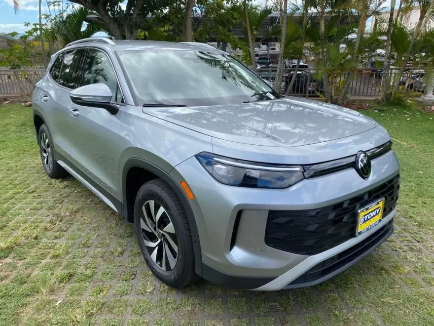2025 Volkswagen Tiguan S photo 1