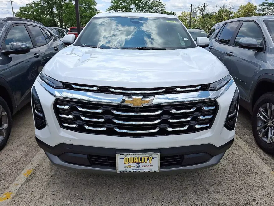 2026 Chevrolet Equinox LT photo 1