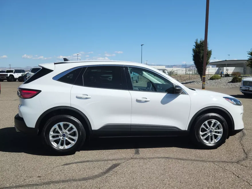 2022 Ford Escape SE photo 1