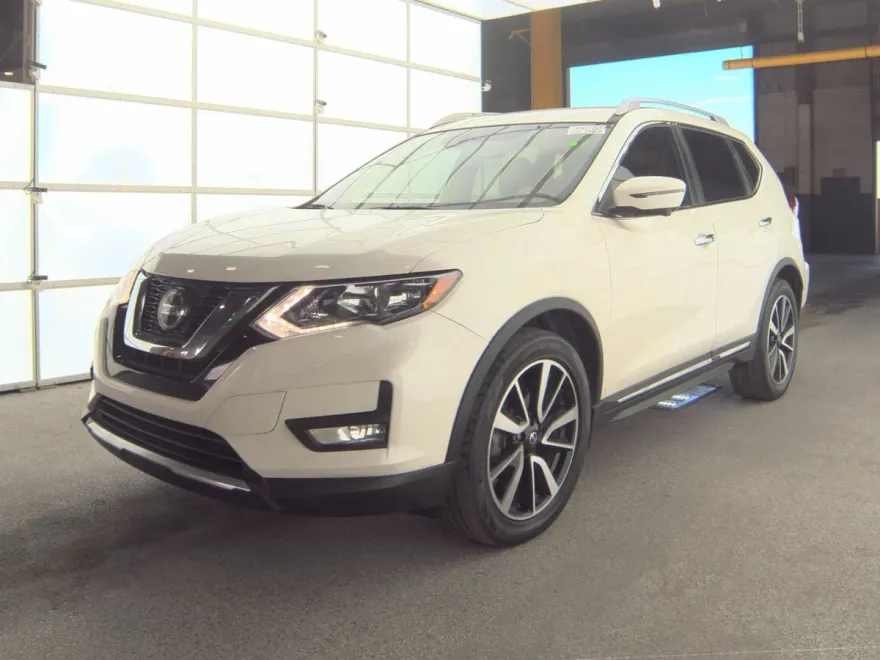2020 Nissan Rogue SV photo 1