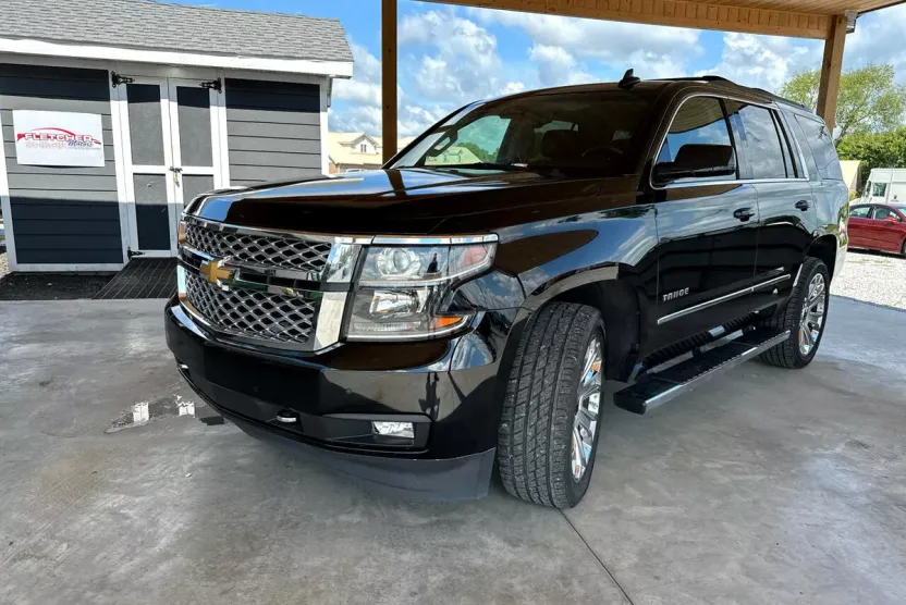 2017 Chevrolet Tahoe LT photo 1