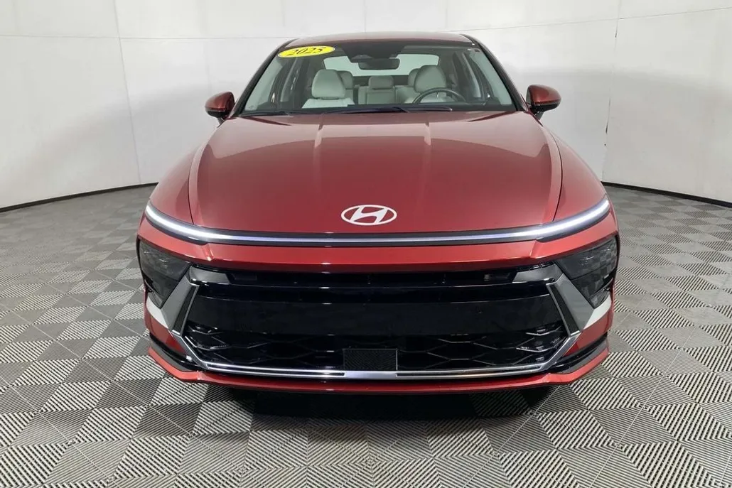 2025 Hyundai Sonata Hybrid SEL photo 1