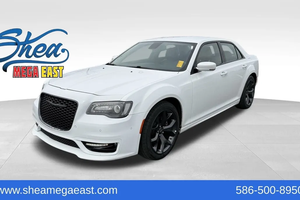 2022 Chrysler 300 Touring L photo 1