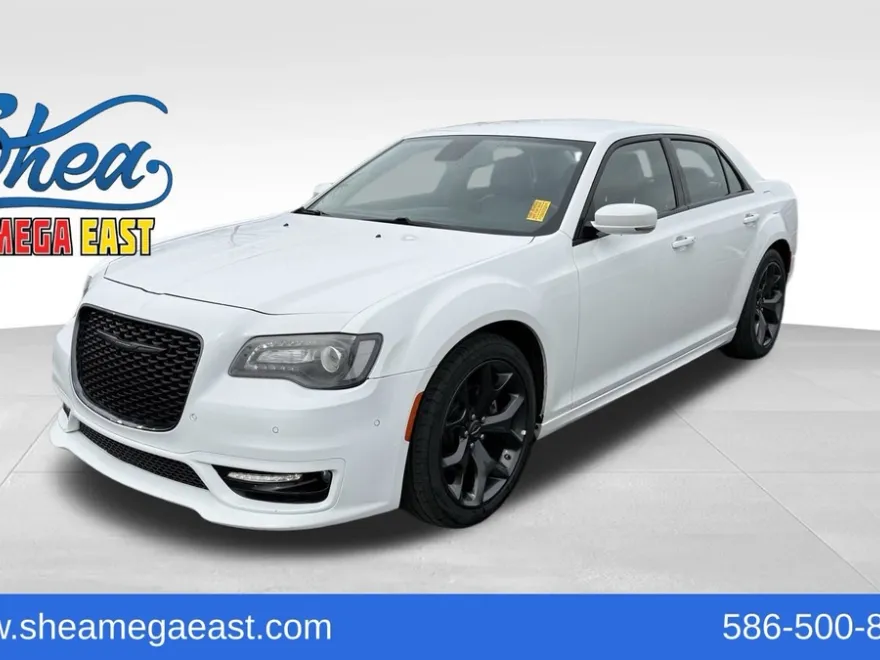 2022 Chrysler 300 Touring L photo 1